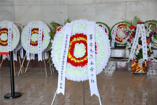 14井冈山祭奠英烈.jpg